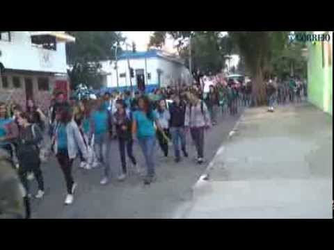 Abril 2013 - Estudantes protestam a favor da greve dos professores