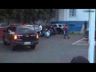 Objetos de PMs presos são periciados