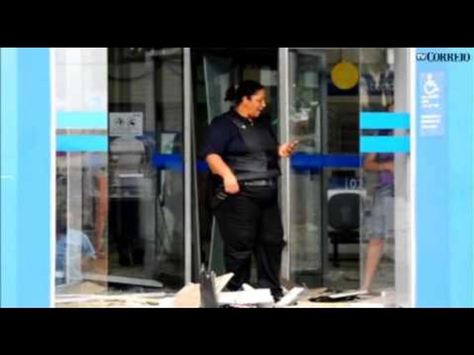 Quadrilha com 15 pessoas invade agências e explode caixas