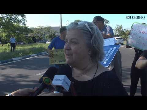 Manifestantes fecham Balão do Laranja em protesto