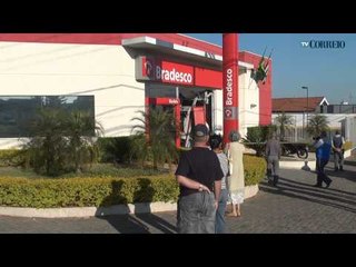 Criminosos explodem caixa no Jardim Nova Europa