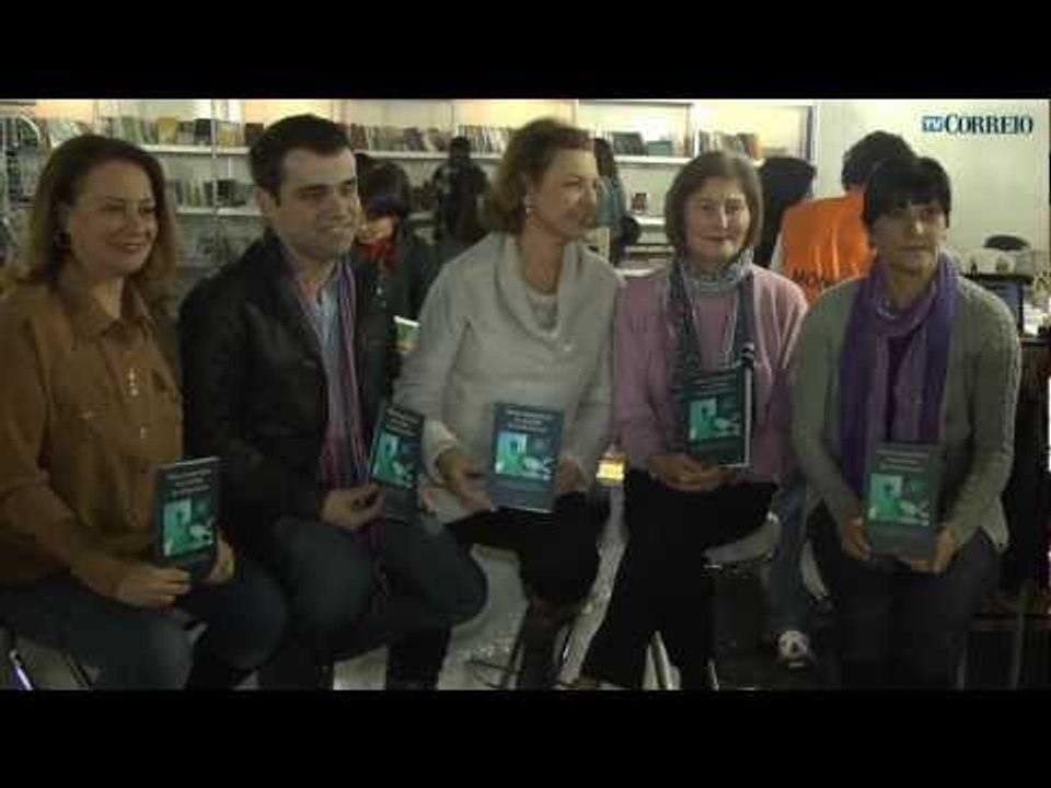 Cole: equipe do Correio Escola lança livro