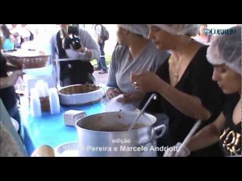 Servidores municipais em greve realizam almoço coletivo