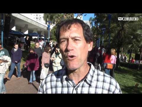 Servidores de Campinas mantêm greve