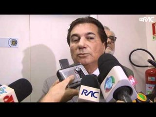 Aurélio reaparece na Câmara e garante voto contra Hélio