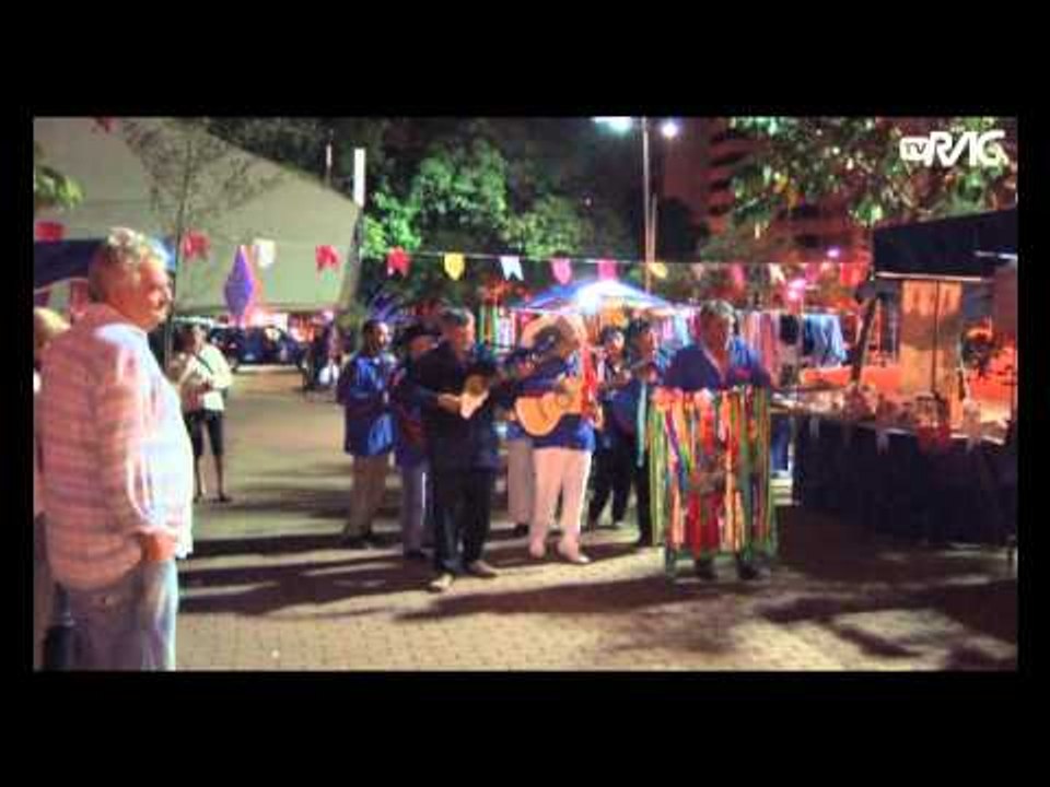 Arraiá Sinhá Julina começa com Folia de Reis