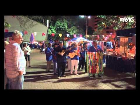 Arraiá Sinhá Julina começa com Folia de Reis