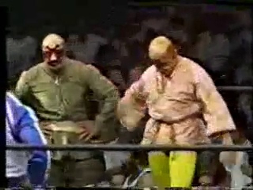 Mil Mascaras & Dos Caras vs Ricky Steamboat & Chavo Guerrero â˜…1981