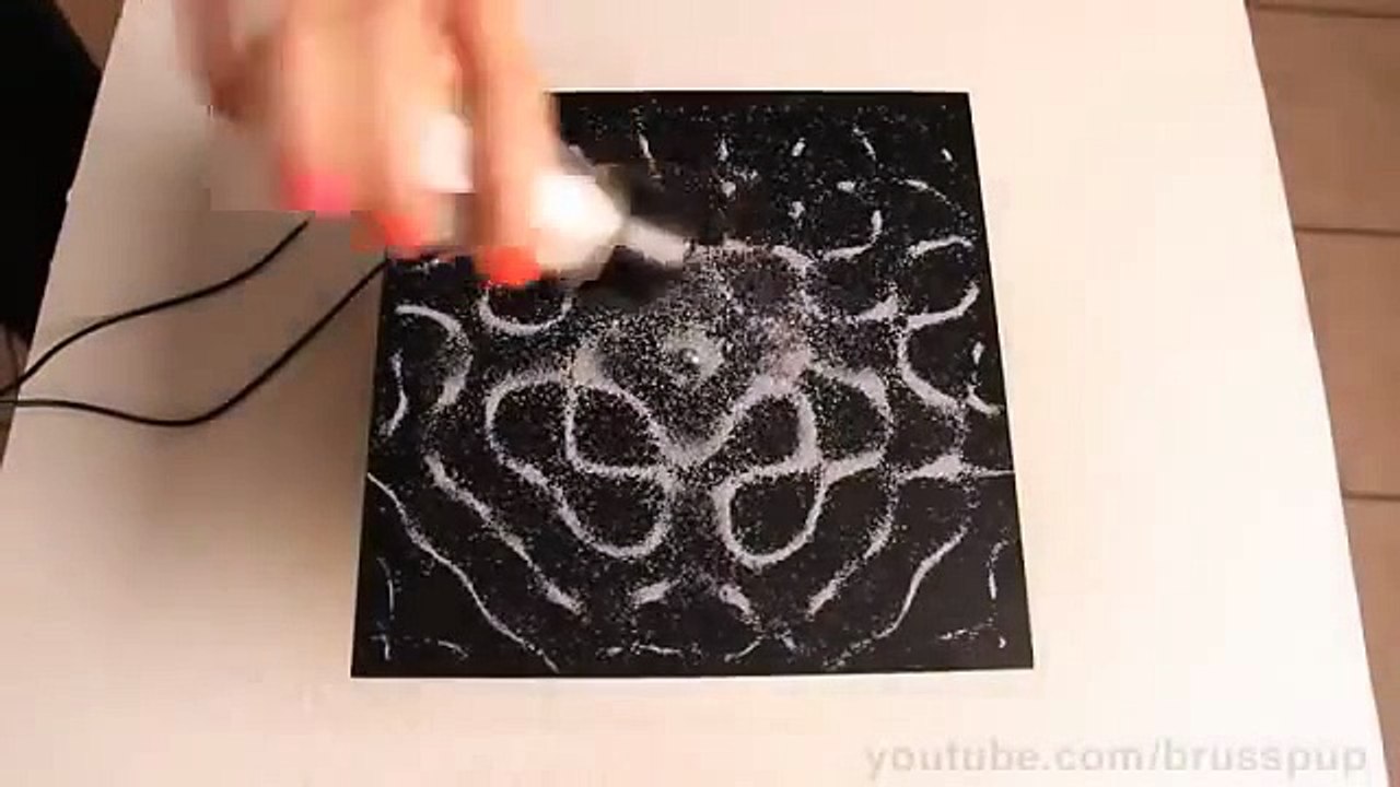 Incroyable Experience avec Vibrations - Les figures acoustiques de Chladni