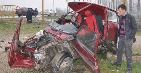 Bursa'da 4 Kişi Hurdaya Dönen Araçtan Sağ Çıktı