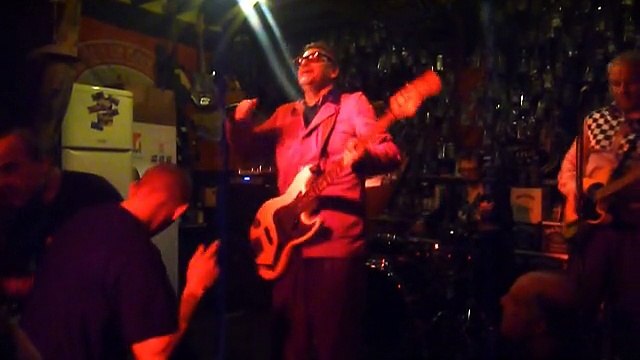 hot chickens en concert a la mouffe