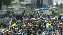 ادامه درگیریهای شدید میان پلیس هنگ کنگ و معترضان دموکراسی خواه