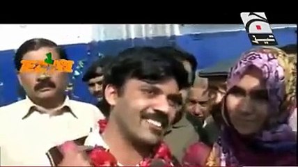 (1) Tezabi Totay - Barat at Railway Station -  v v funny....watch n share