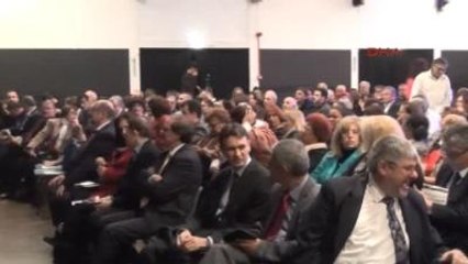 Londra'da Doktorlar Eğitime Destek İçin Sahne Aldı