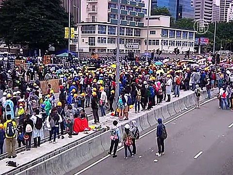 Гонконг: стычки на месте протестов усиливаются