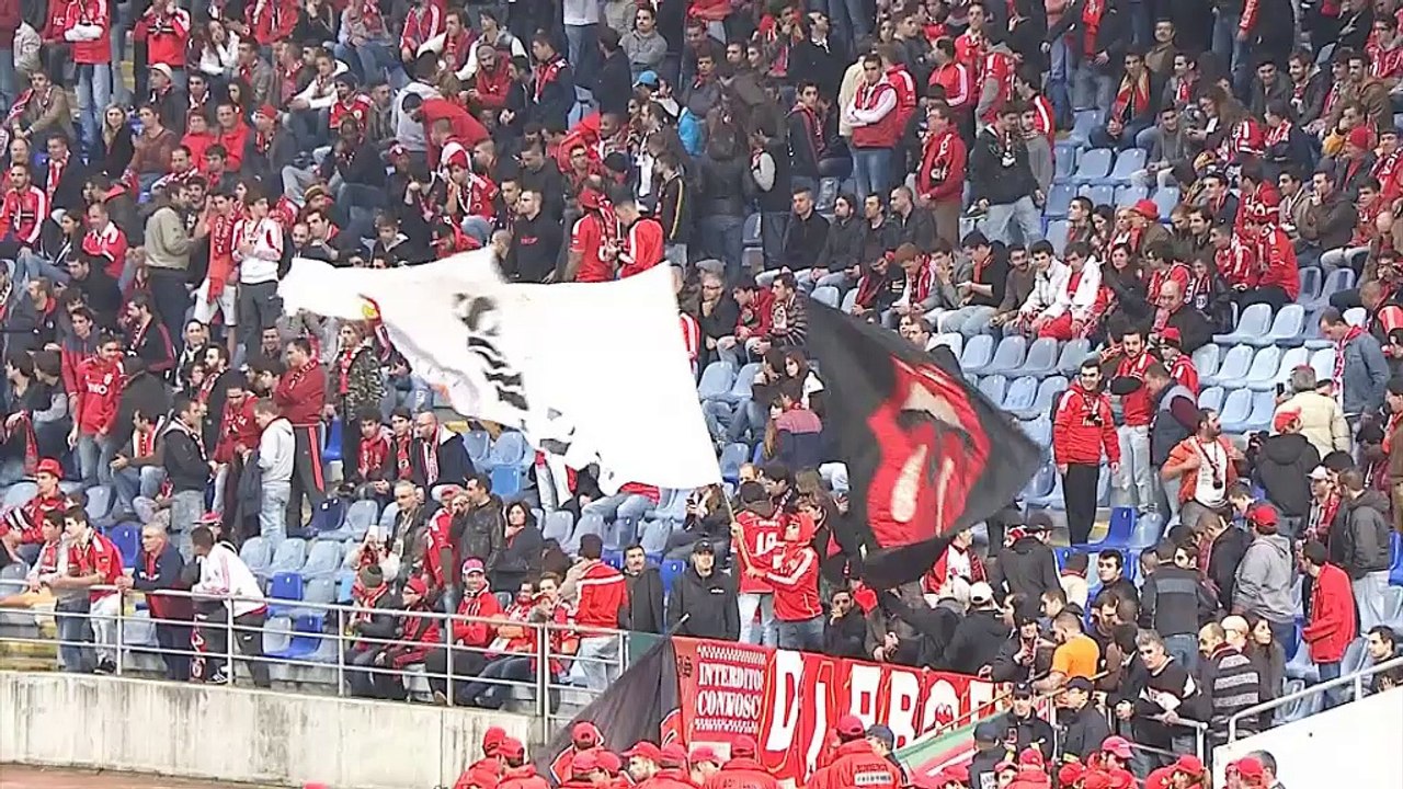 Torwart-Patzer! Benfica wieder Spitze