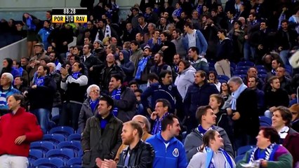 Sandro marque un des buts les plus chanceux de la saison