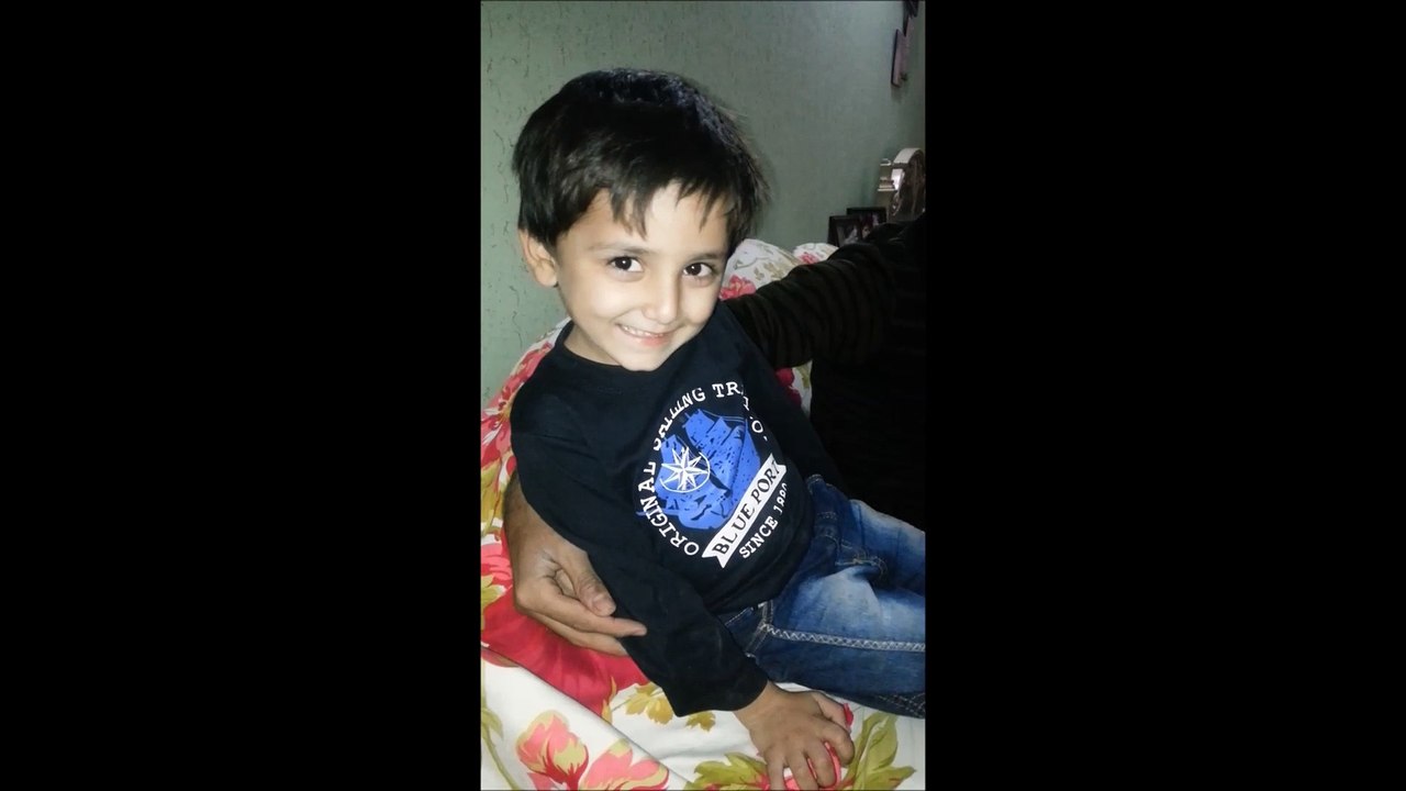 Kid chanting cute GoNawazGo