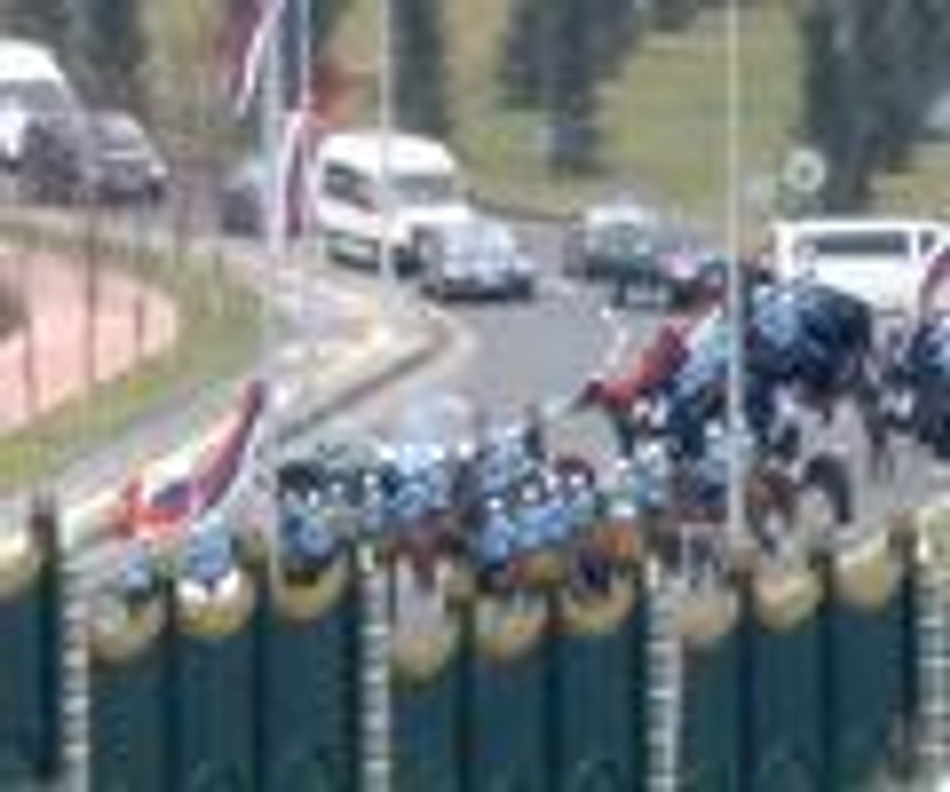 Putin, Cumhurbaşkanlığı Sarayı'nda resmi törenle karşılandı