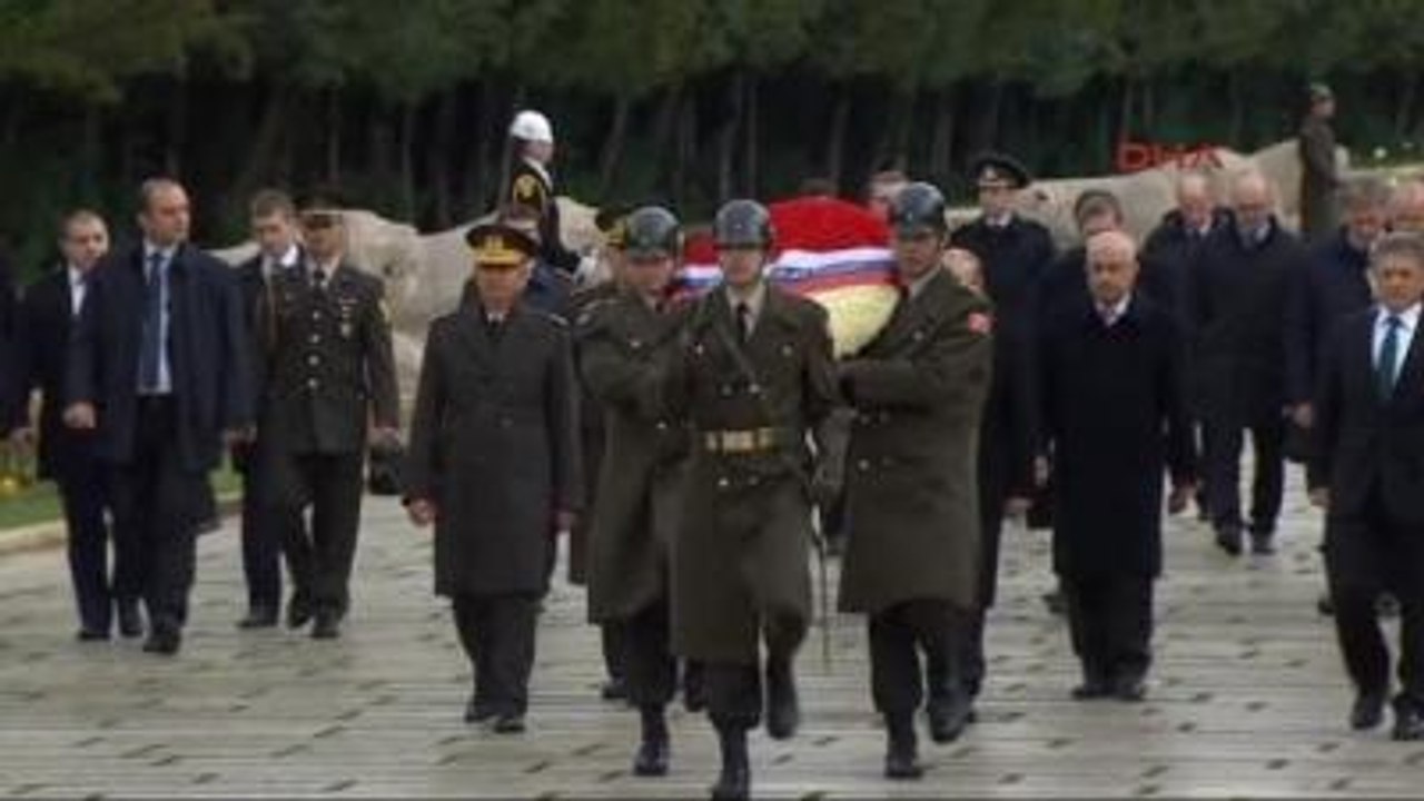 Rusya Devlet Başkanı Vladimir Putin Anıtkabir'i Ziyaret Etti