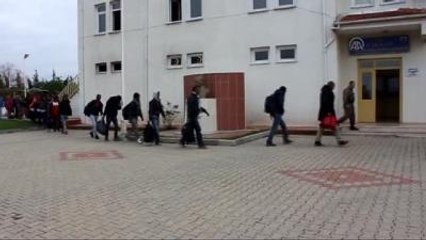 Soğuktan Donmak Üzere Olan Kaçakları Jandarma Buldu