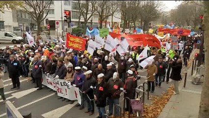 Скачать видео: Les patrons dans la rue pour 