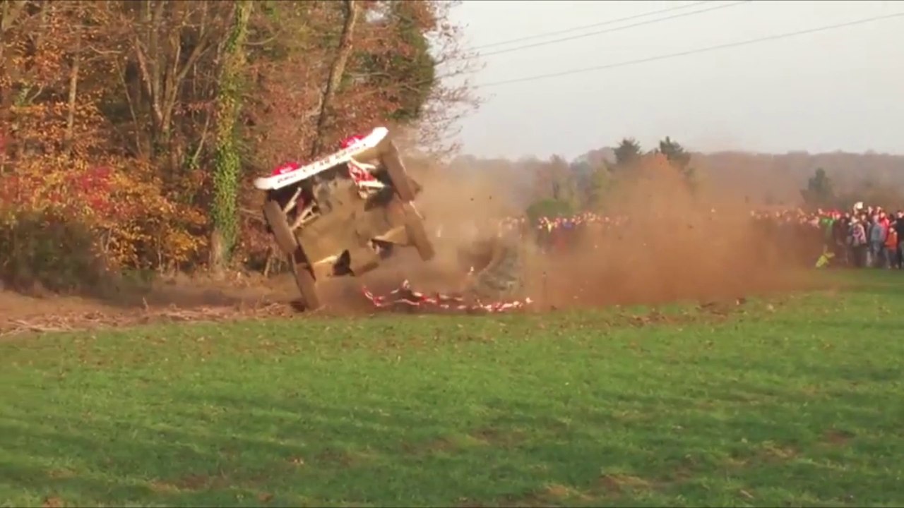 En rallye, un virage serré finit à 180 degrés