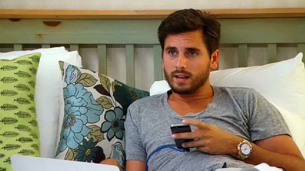 Kourtney & Khloe Take The Hamptons Season 1 Episode 6 - Kaptain Kourtney and Skipper Scott ( LINKS )