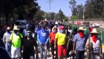 Скачать видео: Padres de jóvenes desaparecidos en Iguala protagonizan marcha en Guerrero