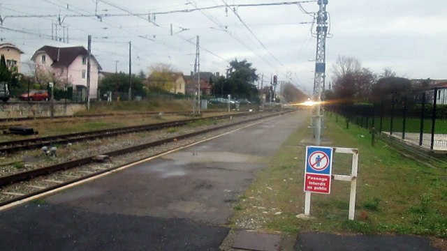 Arrivée Régiolis en gare de Pamiers en provenance d'Ax les Thermes le 01 Décembre 2014