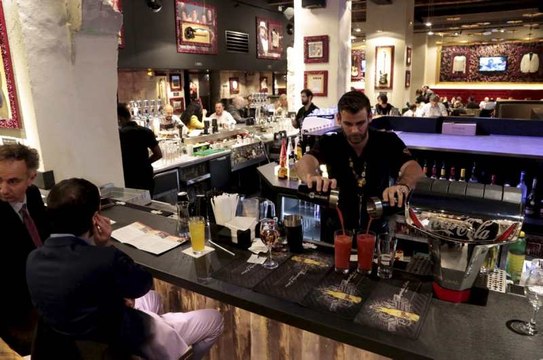 Le 18:18 : premiers pas dans l'univers Hard Rock Café Marseille