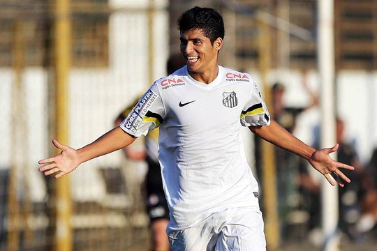 Promessa do Santos comemora estreia nos profissionais