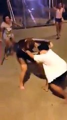 2 gái mập túm tóc đánh nhau kinh hoàng