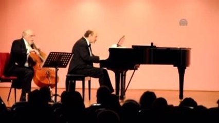 Viyolensel Semenov ve Piyanist Mekaev, Sahne Aldı