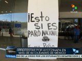 Toman aeropuerto de Oaxaca para exigir aparición de 43 normalistas