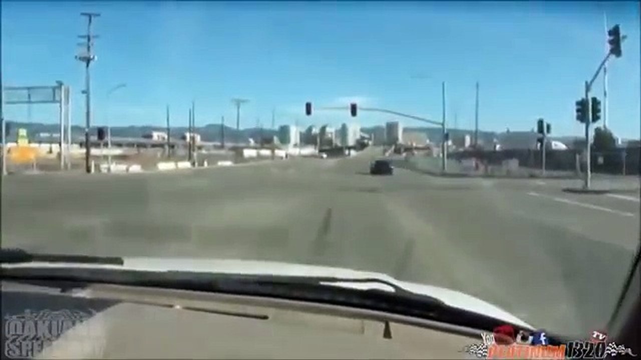 escapes from the police nissan GT-R