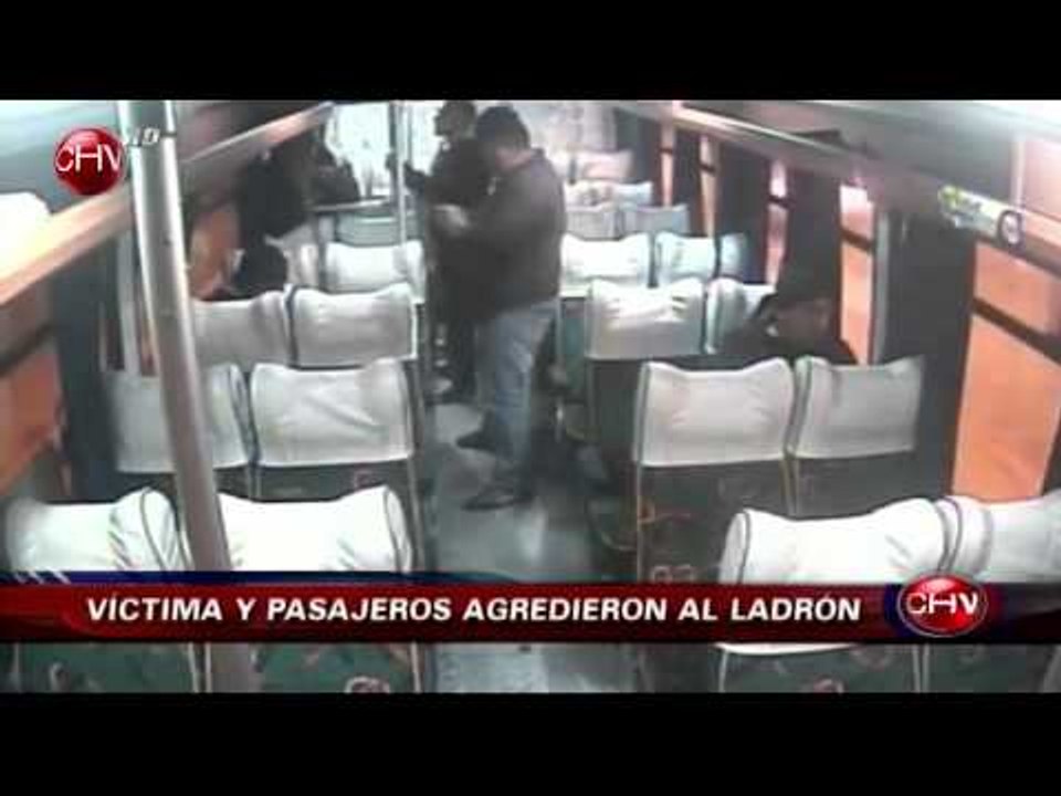 Delincuente quiso robar un celular pero se llevó una brutal golpiza - CHV Noticias