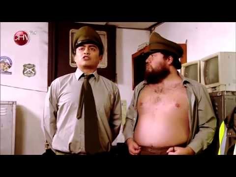 El cabo Freire se percata que el cabo Salinas tiene tetas