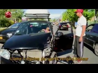 Mujer chocó automóvil e intentó escapar con su vehículo destrozado - Alerta Máxima