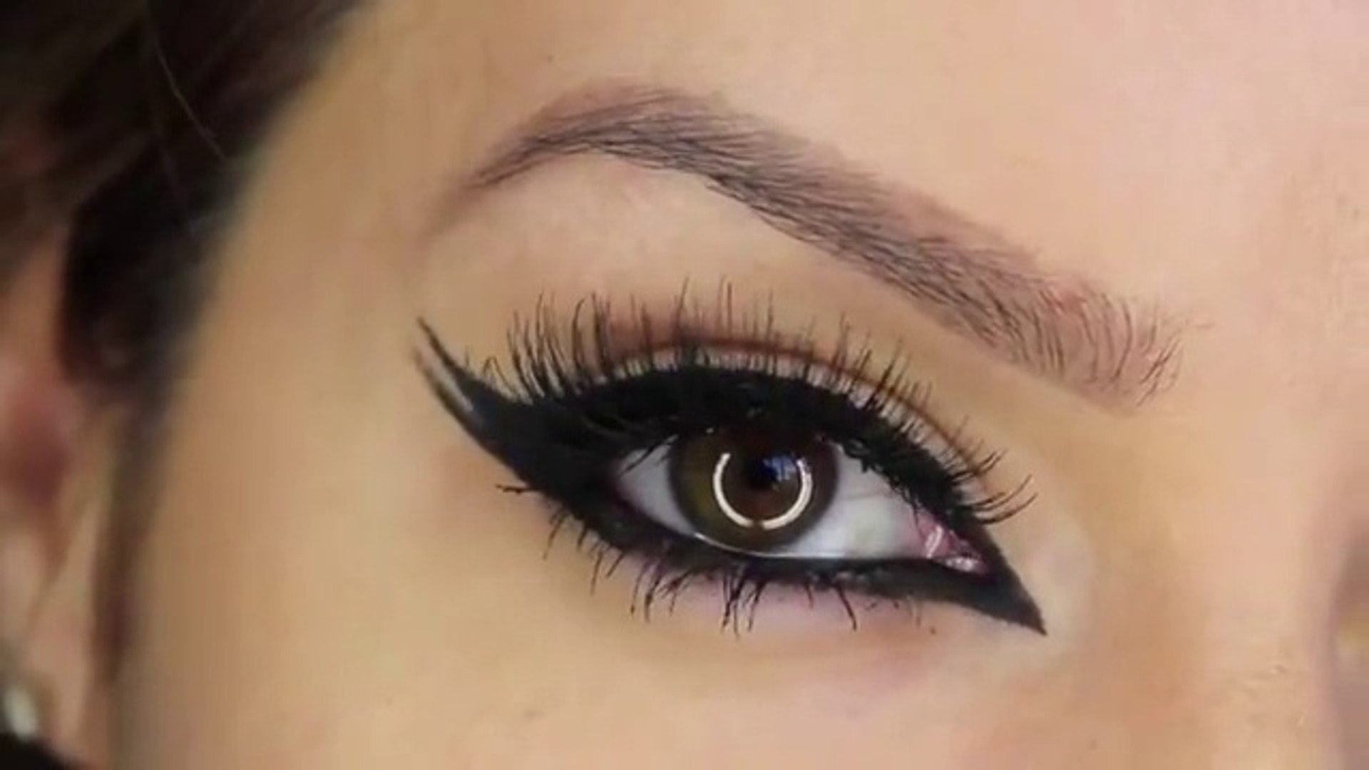 6 Different and Easy Ways to Apply Eyeliner, image size:1920x1080