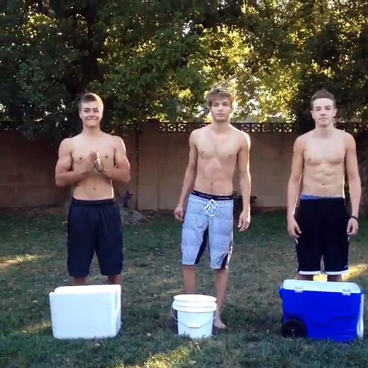 See Which Hot Guys Took the Ice Bucket Challenge Shirtless