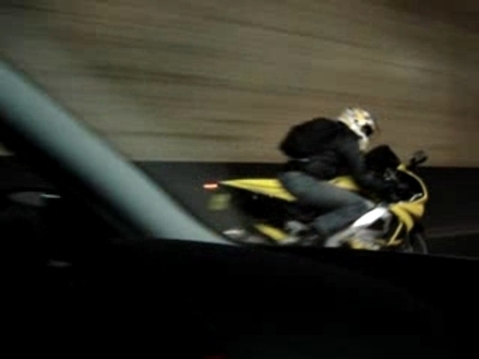gsxr 750 dans le tunnel