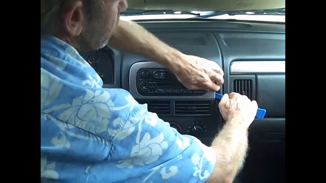 Easy Replace Car Stereo in 1999-2004 Jeep Grand Cherokee to DVD GPS Navigation Stereo