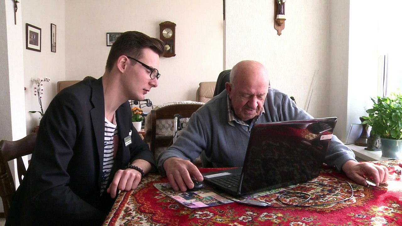 Aux Pays-Bas, étudiants et aînés colocs en maison de retraite