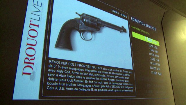 Belles enchères pour les armes de collection d'Alain Delon