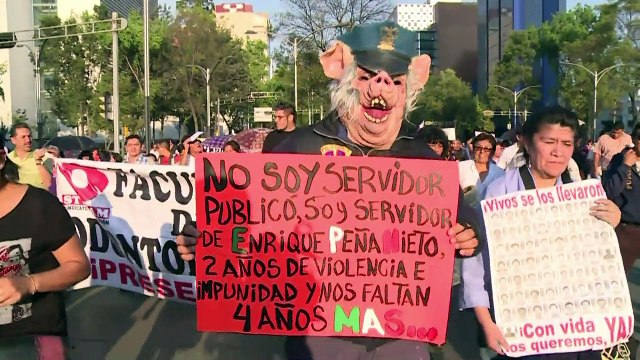 Des milliers de Mexicains manifestent contre leur président