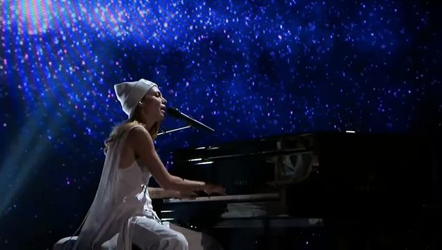 Nicki Minaj - Bed of Lies (2014 American Music Awards) ft. Skylar Grey