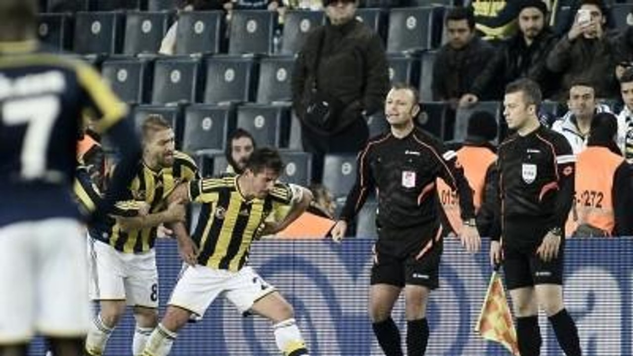 Emre Belözoğlu Balıkesir'de Sahada