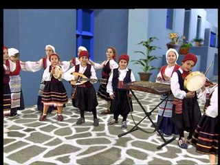 Ζουζούνια - Η τράτα μας η κουρελού (Official)