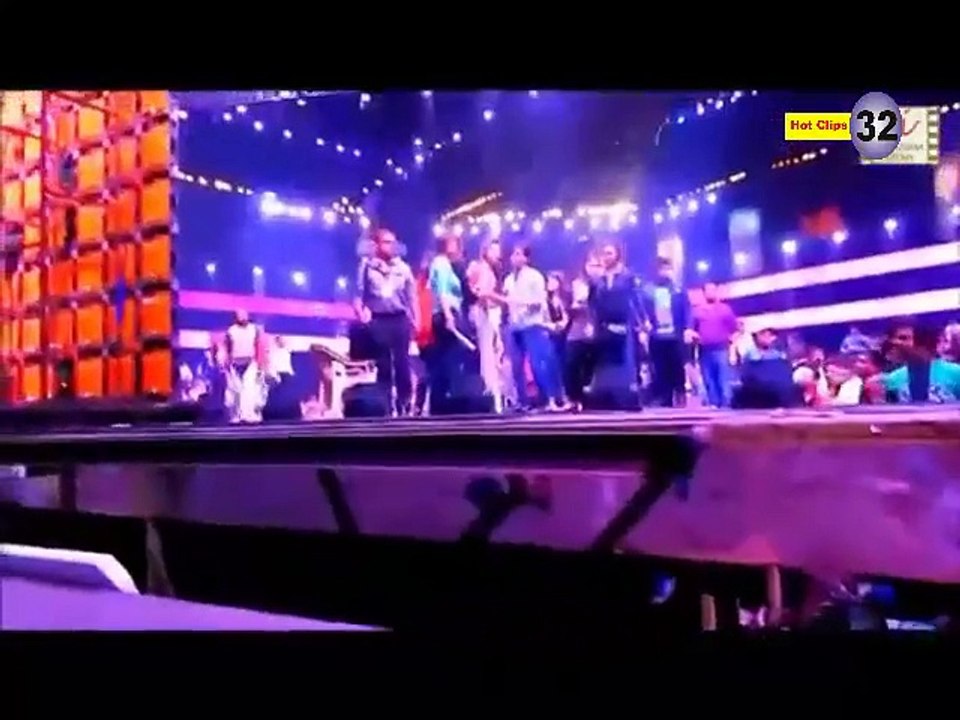 gohar khan slapped by a guy